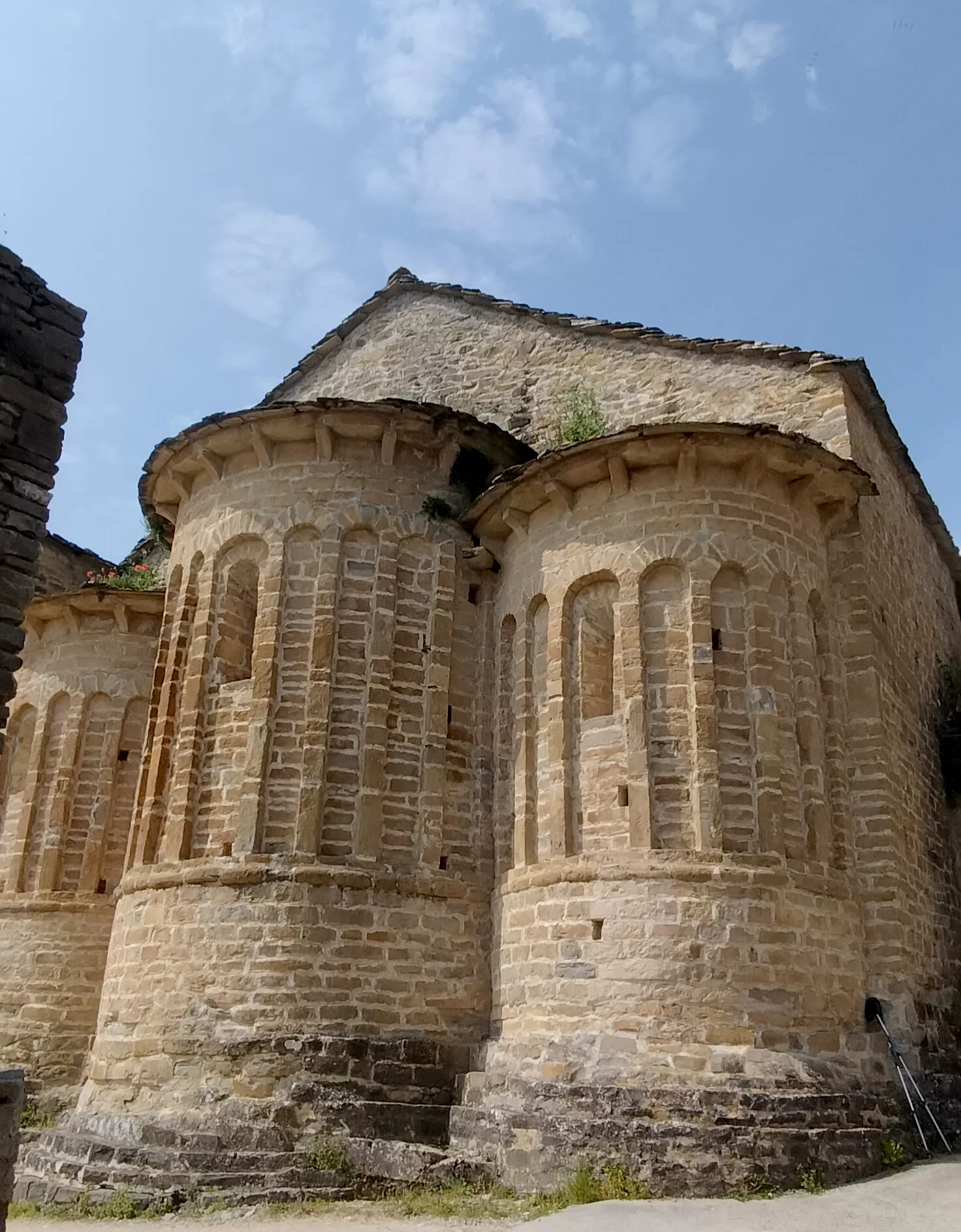 Ábsides de la iglesia de San Martín de Buil. Foto Alfredo Zazo