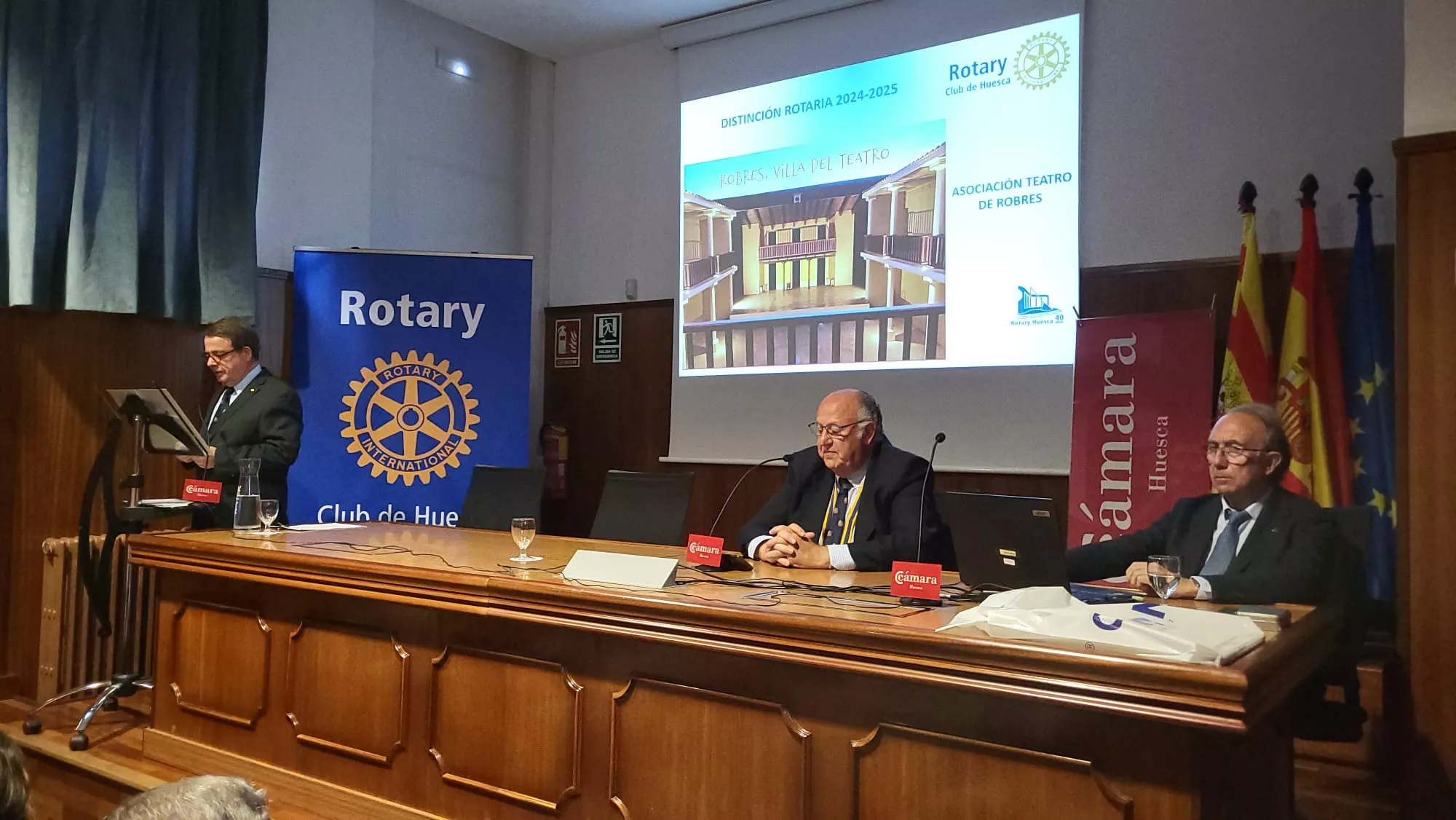 Distinción Rotaria a Luis Casáus y el Teatro de Robres