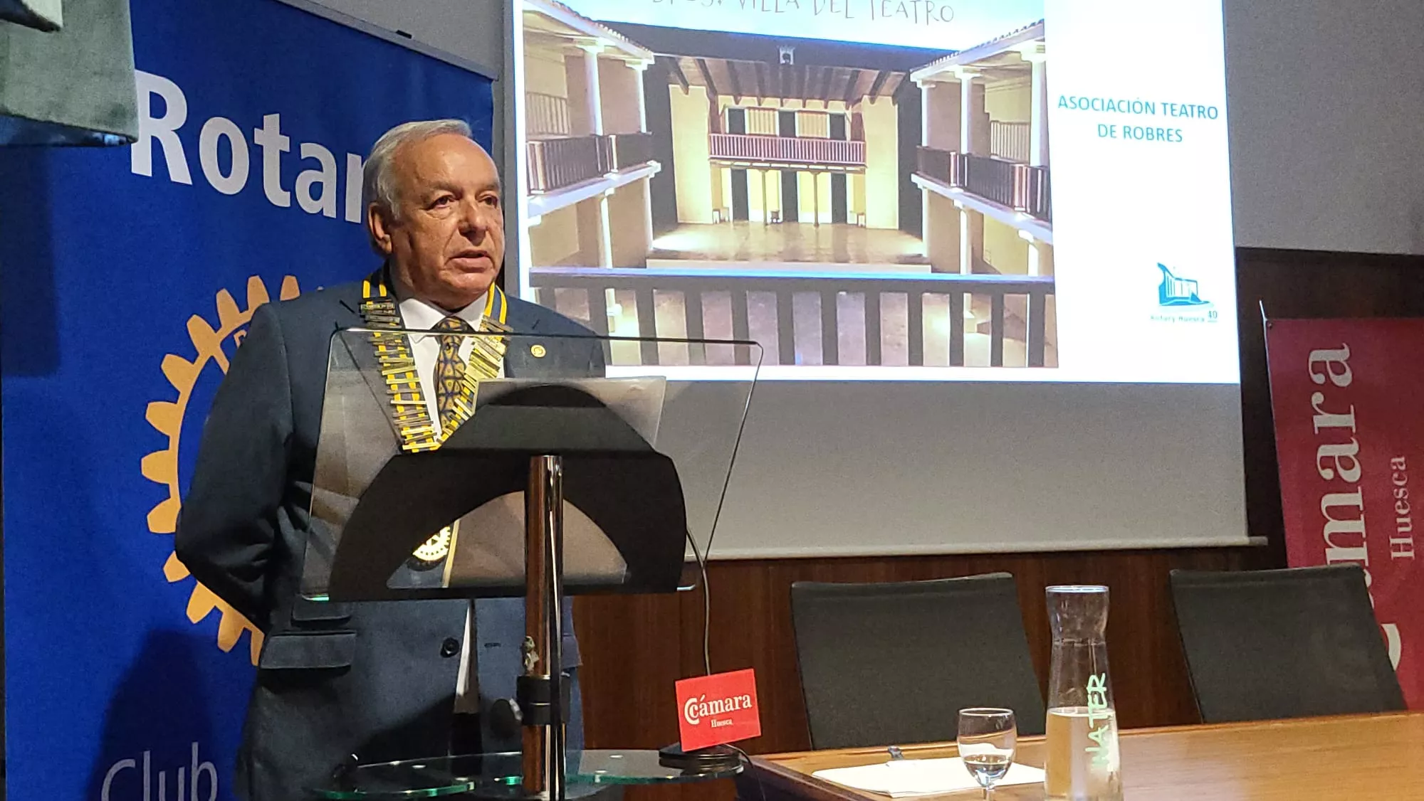 Distinción Rotaria a Luis Casáus y el Teatro de Robres