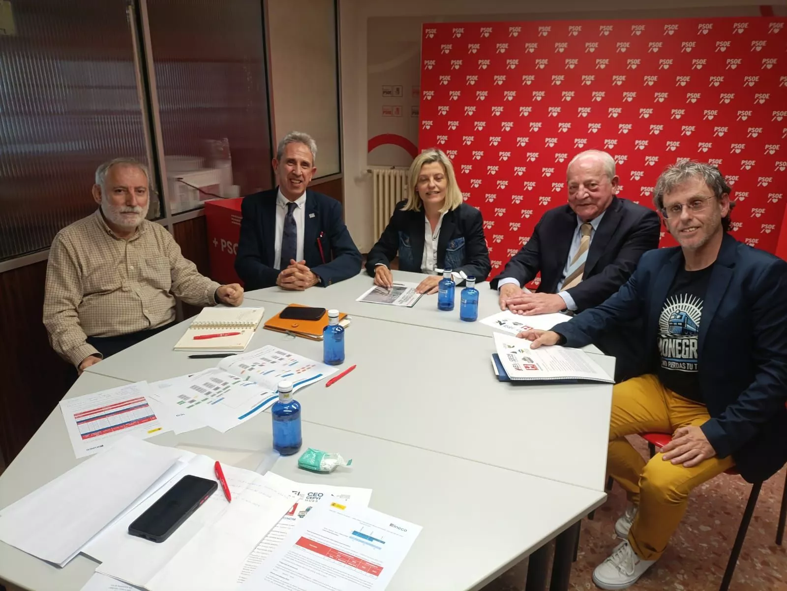 Jaime Larruga, Salvador Cored, Begoña Nasarre, Ángel Más y Raúl Rivarés en la reunión sobre el ferrocarril