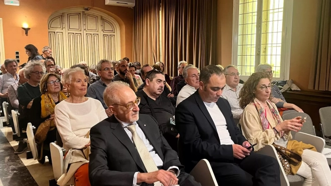 Público asistente a la charla sobre Lucas Mallada en el IEA.