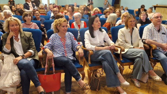 Autoridades asistentes a la charla. Foto Myriam Martínez