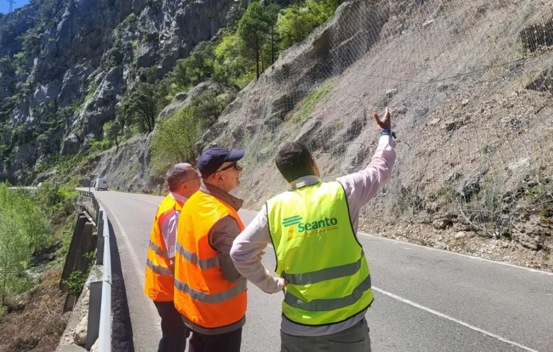 Finalizan las obras de emergencia en el talud junto al túnel de los Devotas tras el desprendimiento de noviembre. Finalizan las obras de emergencia en el talud junto al túnel de los Devotas tras el desprendimiento de noviembre.