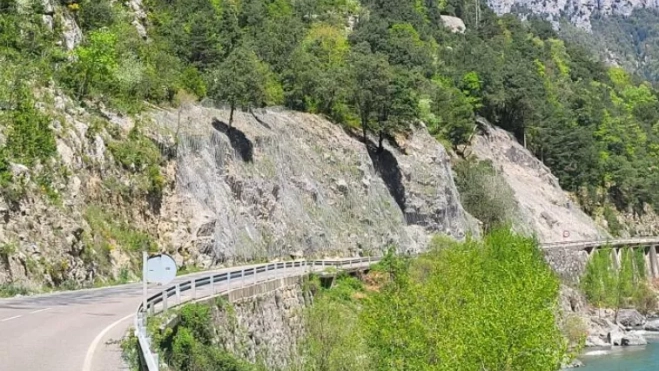 Imagen de la obra en la A-138. Imagen de la obra en la A-138.