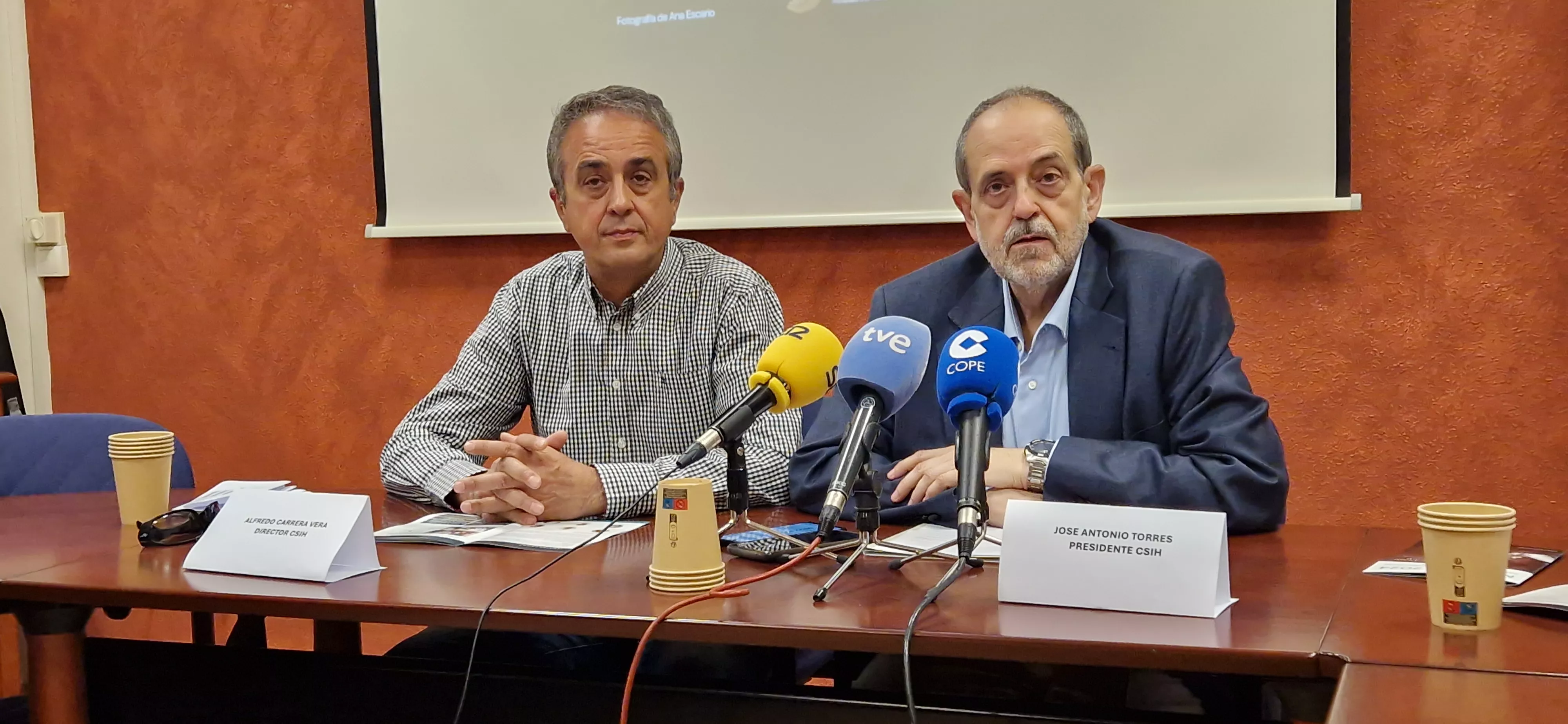 Imagen de archivo de Alfredo Carrera y José Antonio Torres presentan la memoria de Proyecto Hombre. Foto Myriam Martínez