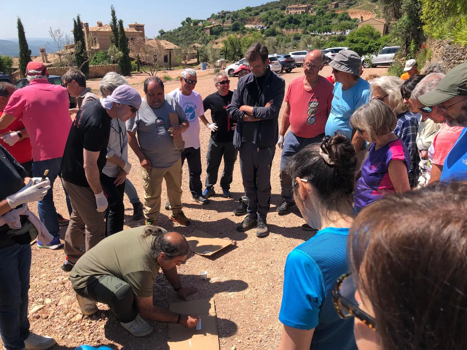 Voluntarios del programa de senderos turísticos realizaron una jornada formativa en la Escuela Refugio de Alquézar.
