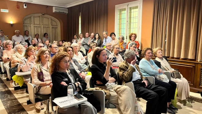 Parte del público en la presentación del libro de María Pilar Vallés.