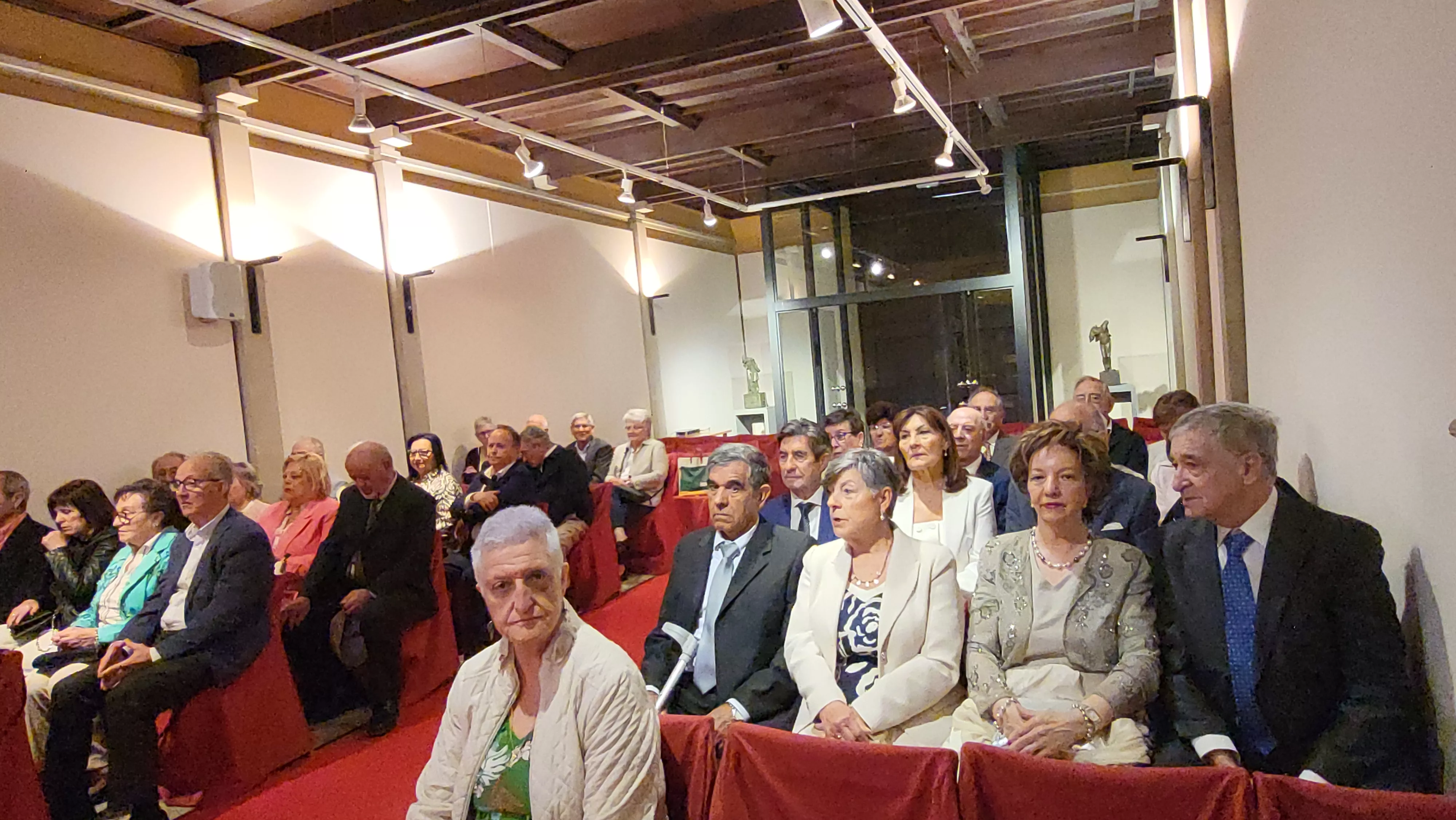 Homenaje de Huesca a 23 matrimonios en sus bodas de oro. Foto Mercedes Manterola