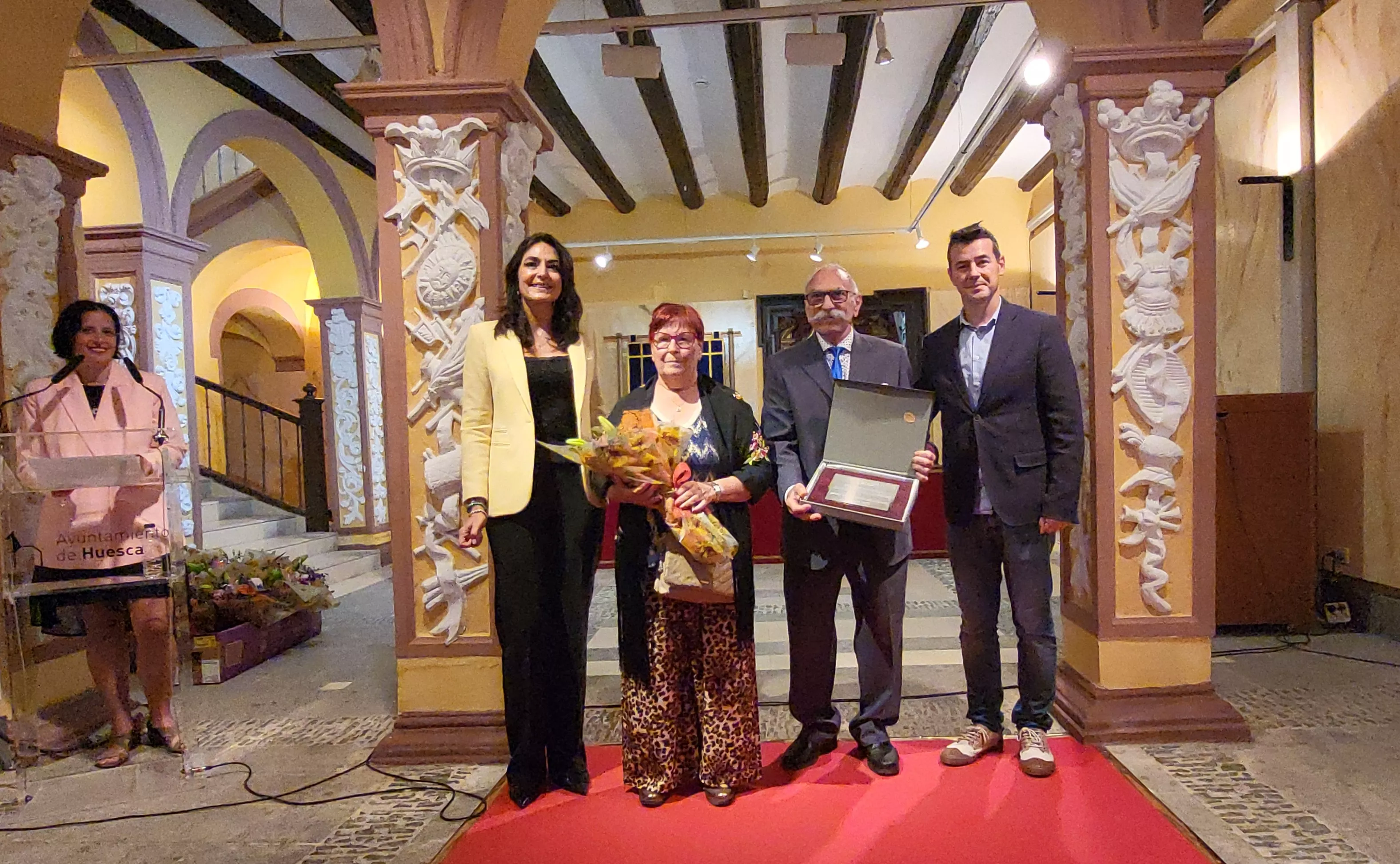 Homenaje de Huesca a 23 matrimonios en sus bodas de oro. Foto Mercedes Manterola