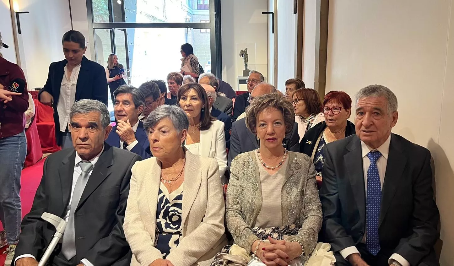 Homenaje de Huesca a 23 matrimonios en sus bodas de oro. Foto Mercedes Manterola