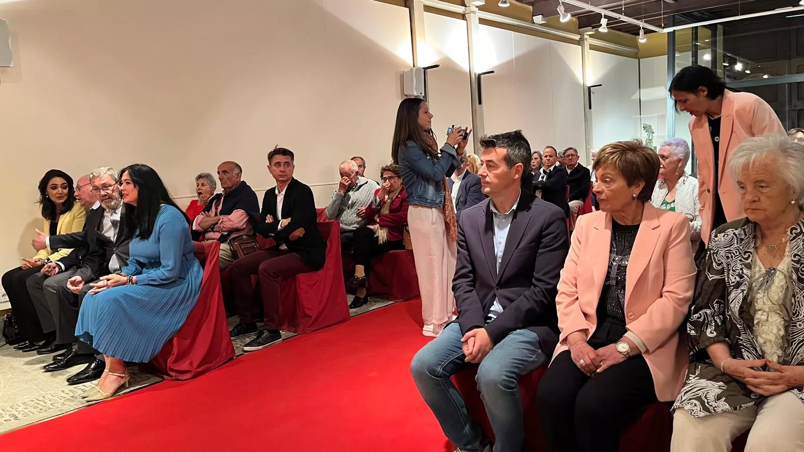 Homenaje de Huesca a 23 matrimonios en sus bodas de oro. Foto Mercedes Manterola