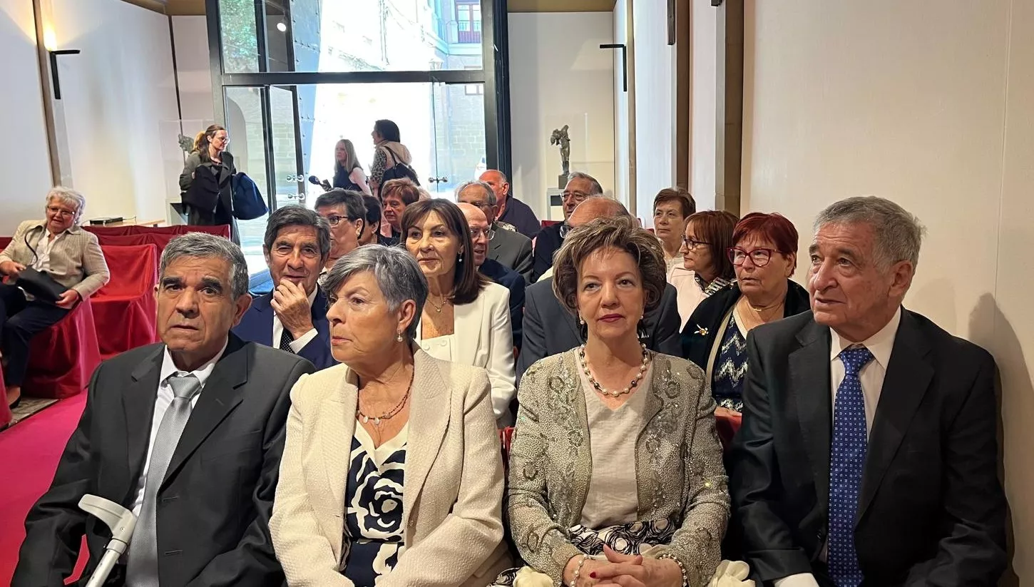 Homenaje de Huesca a 23 matrimonios en sus bodas de oro. Foto Mercedes Manterola