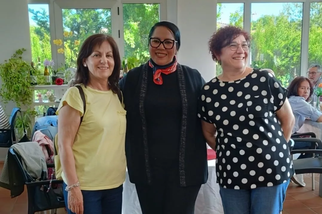 Visita al café de Casbas de un grupo de turistas de Épila.