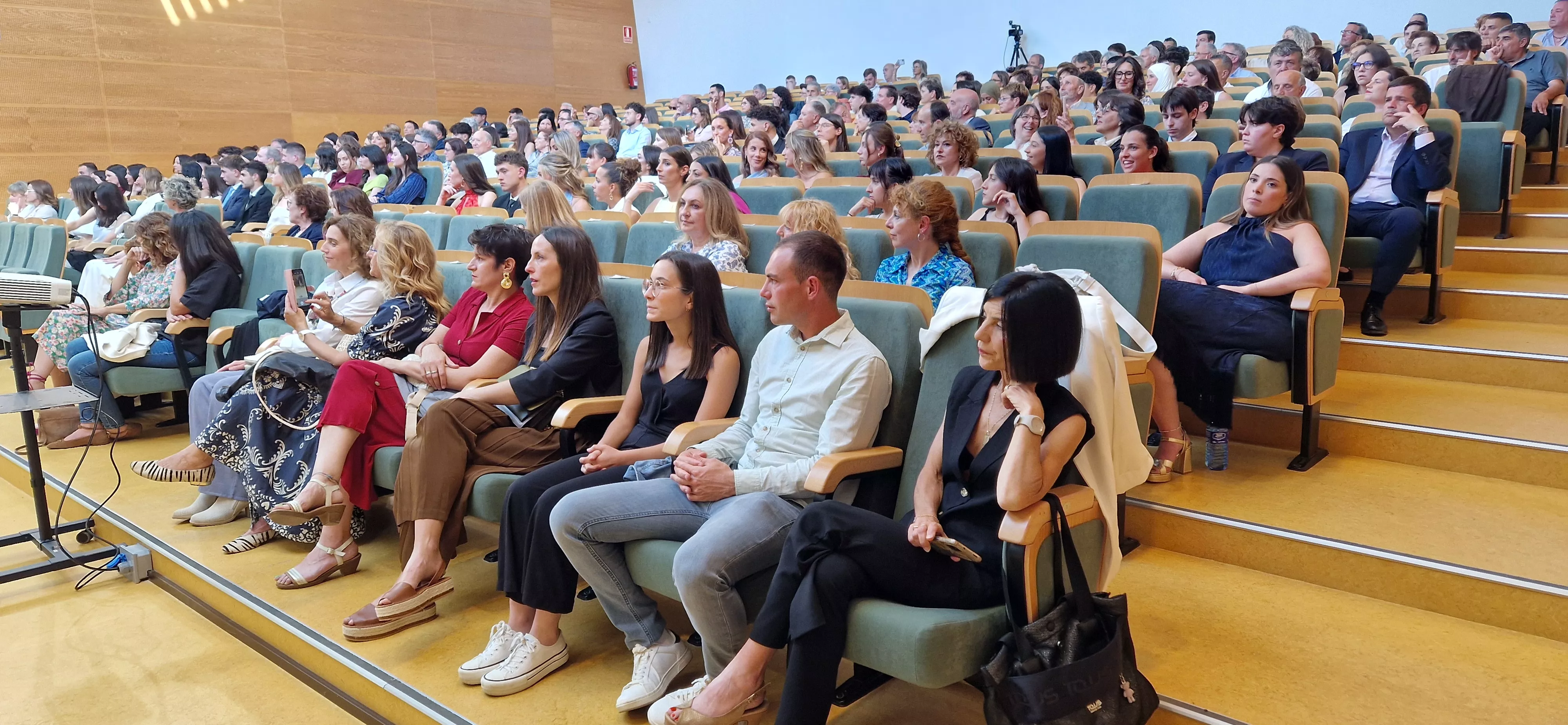 Ceremonia de graduación de la Escuela Universitaria de Enfermería de Huesca. Foto Myriam Martínez