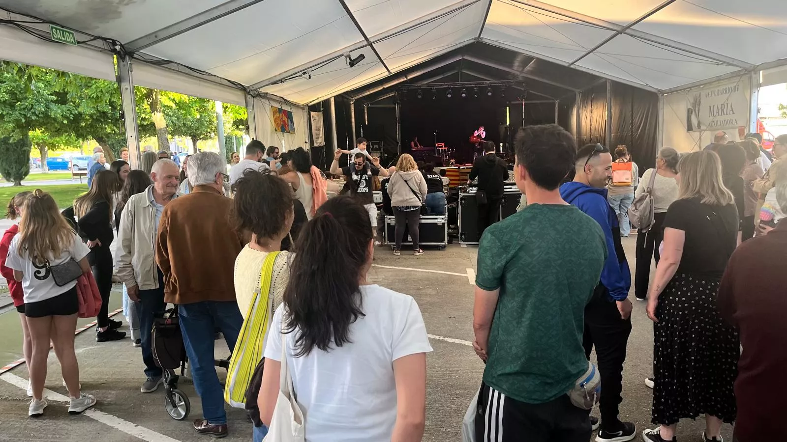 Acto de presentación de las mairalesas del Barrio de María Auxiliadora. Foto Mercedes Manterola
