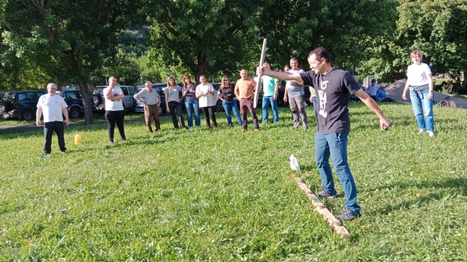 Juegos tradicionales en Oto, barra aragonesa Juegos tradicionales en Oto, barra aragonesa
