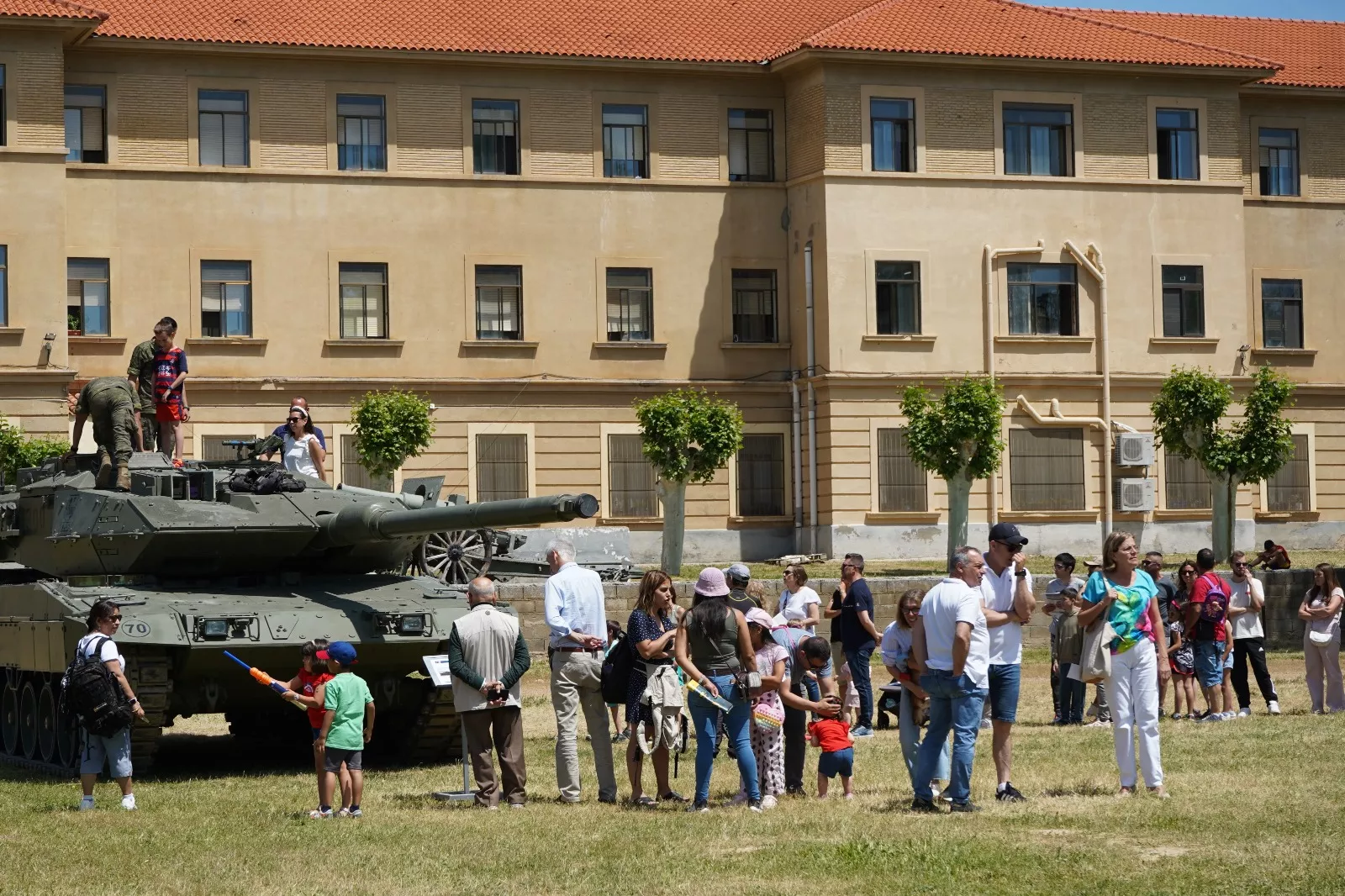  Jornada de Puertas Abiertas con motivo del Día de las Fuerzas Armadas