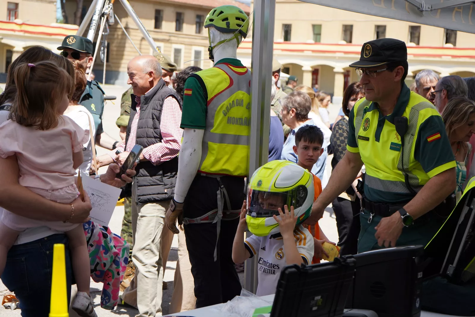  Jornada de Puertas Abiertas con motivo del Día de las Fuerzas Armadas