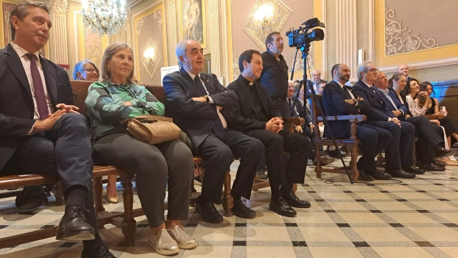 Autoridades presentes en el acto Autoridades presentes en el acto