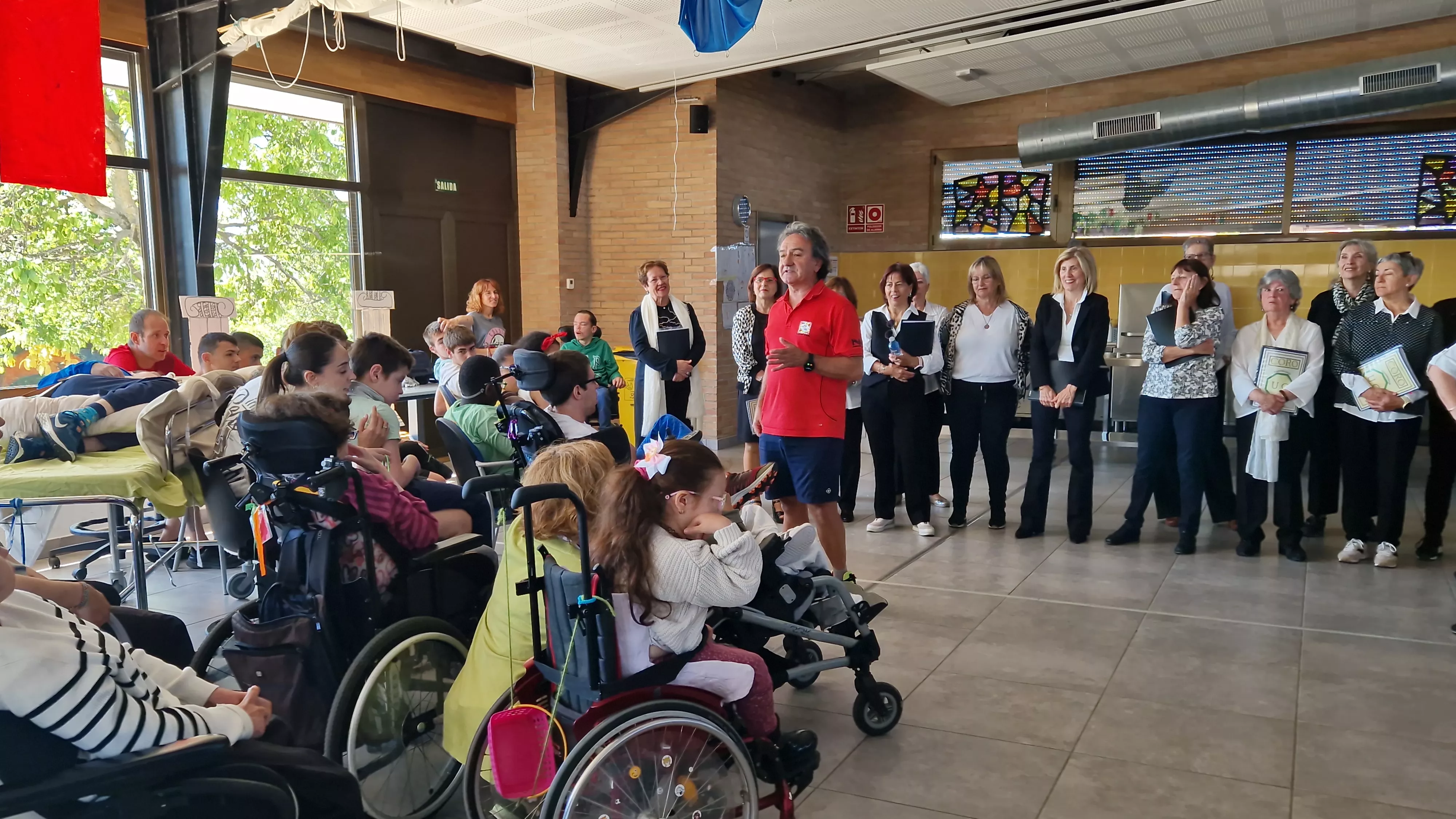 Actuación del Coro de la Universidad Ciudadana en Aspace Huesca. Foto Myriam Martínez