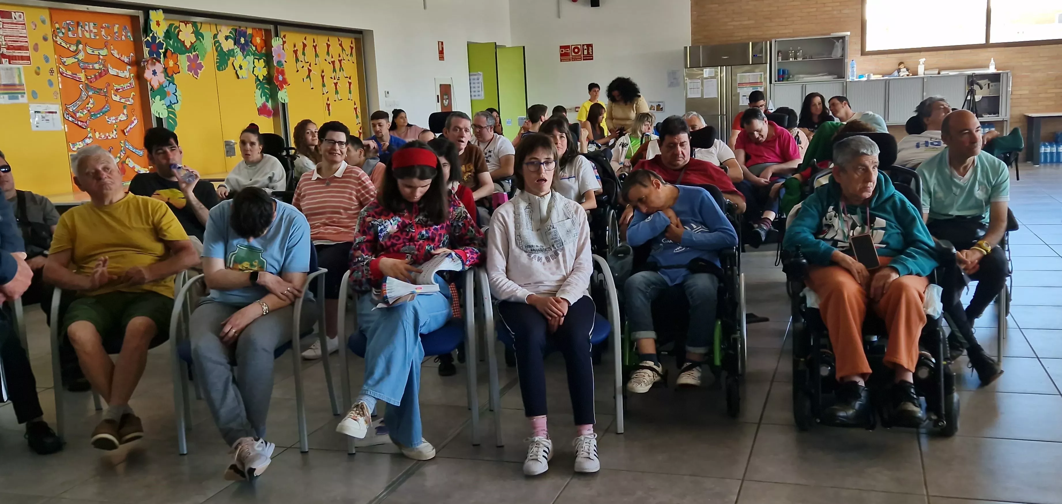 Actuación del Coro de la Universidad Ciudadana en Aspace Huesca. Foto Myriam Martínez