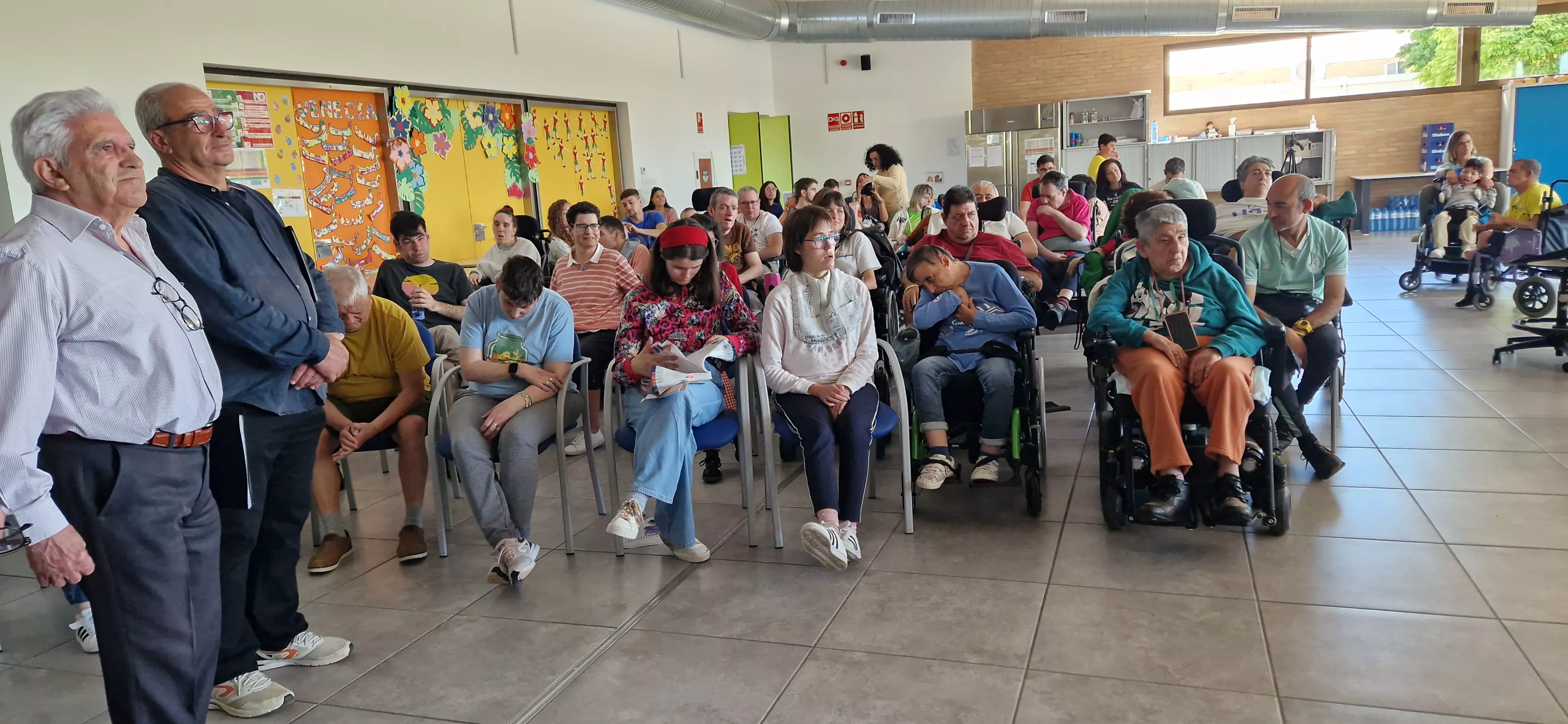 Actuación del Coro de la Universidad Ciudadana en Aspace Huesca. Foto Myriam Martínez