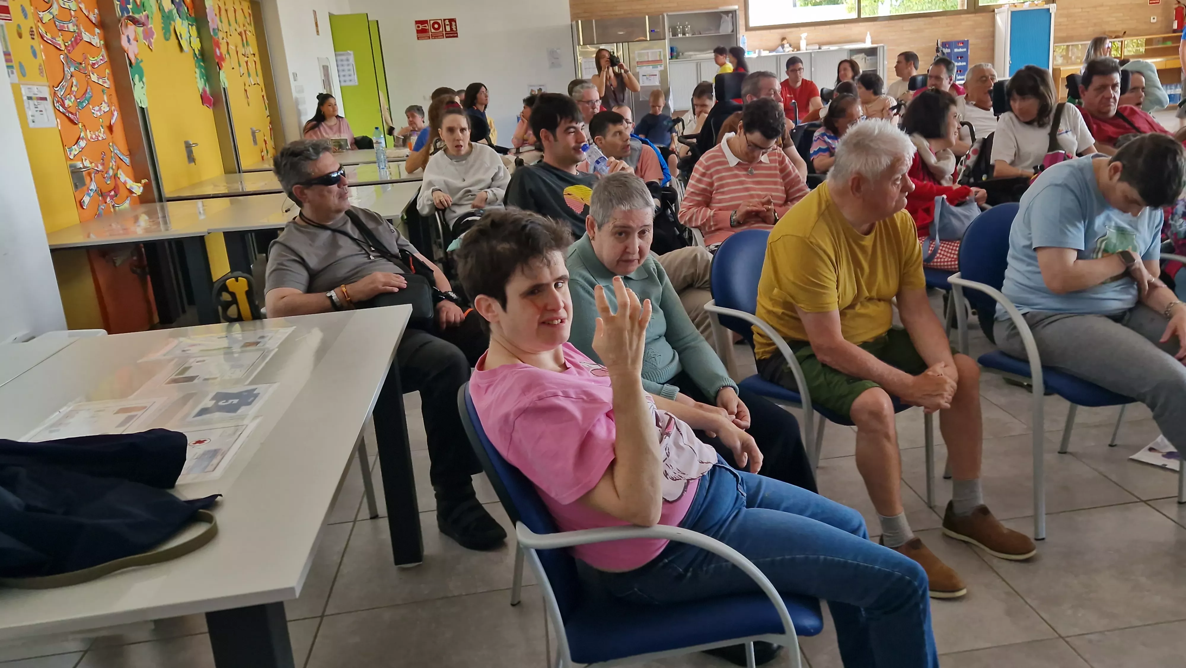 Actuación del Coro de la Universidad Ciudadana en Aspace Huesca. Foto Myriam Martínez