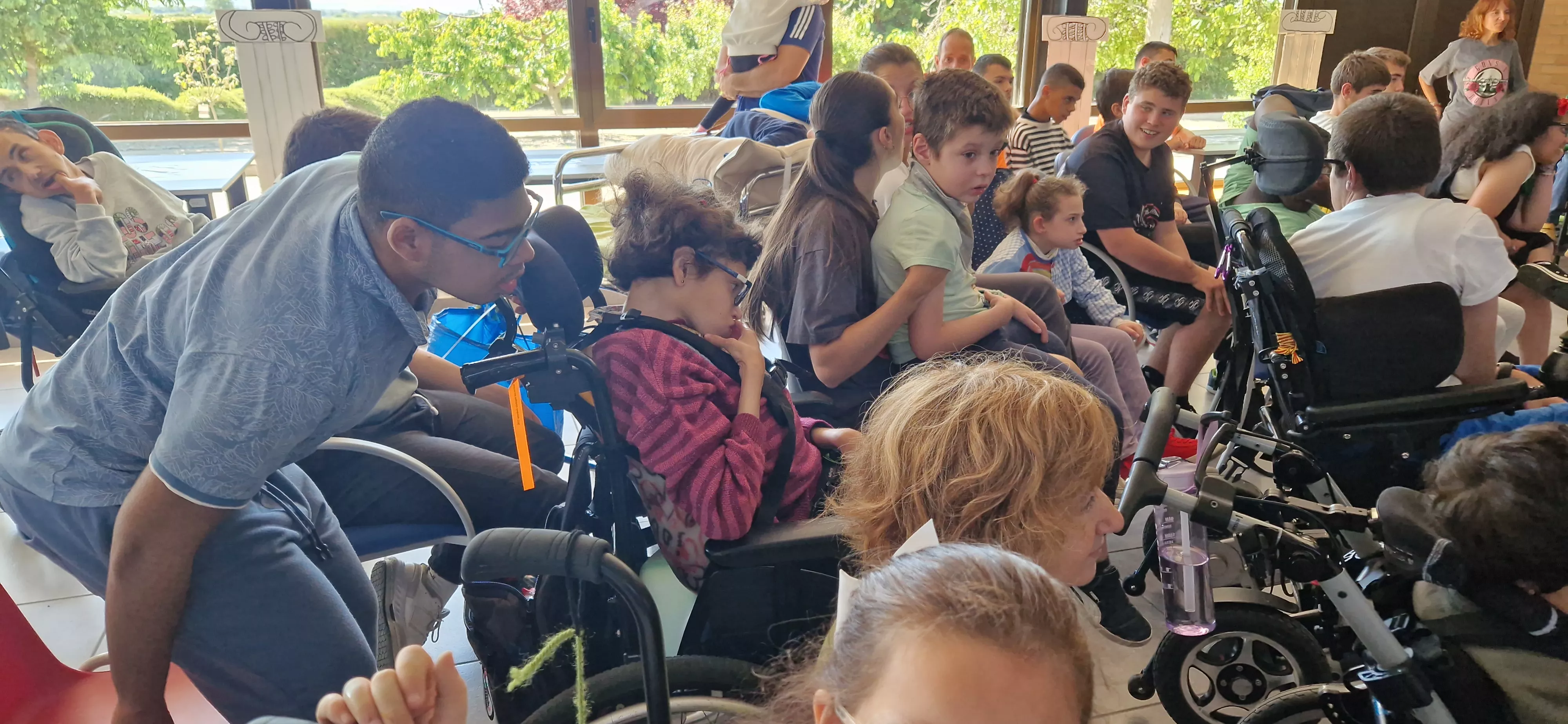 Actuación del Coro de la Universidad Ciudadana en Aspace Huesca. Foto Myriam Martínez