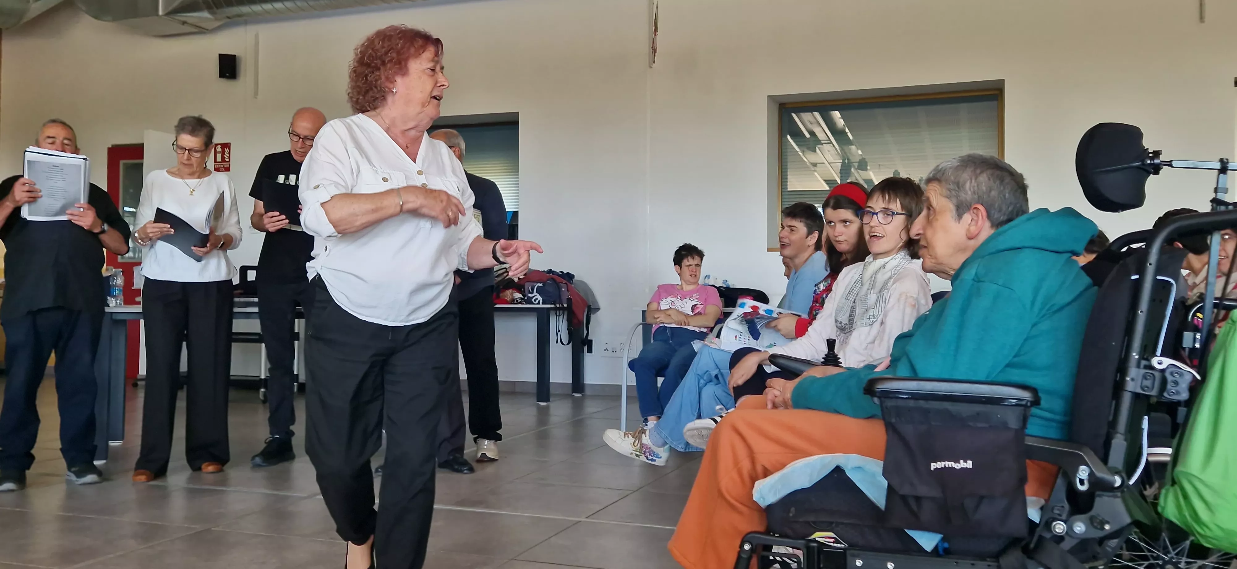 Actuación del Coro de la Universidad Ciudadana en Aspace Huesca. Foto Myriam Martínez