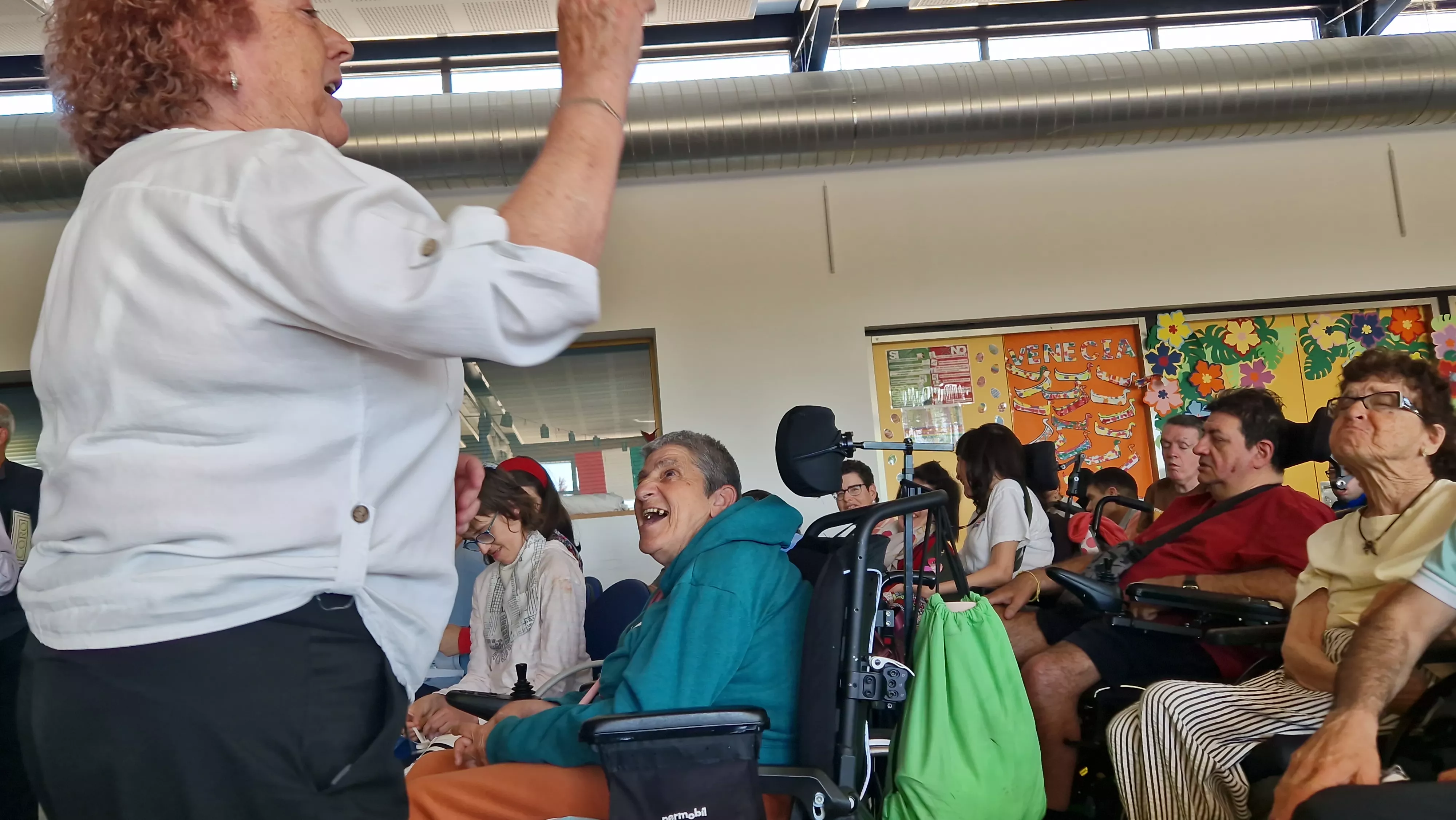 Actuación del Coro de la Universidad Ciudadana en Aspace Huesca. Foto Myriam Martínez