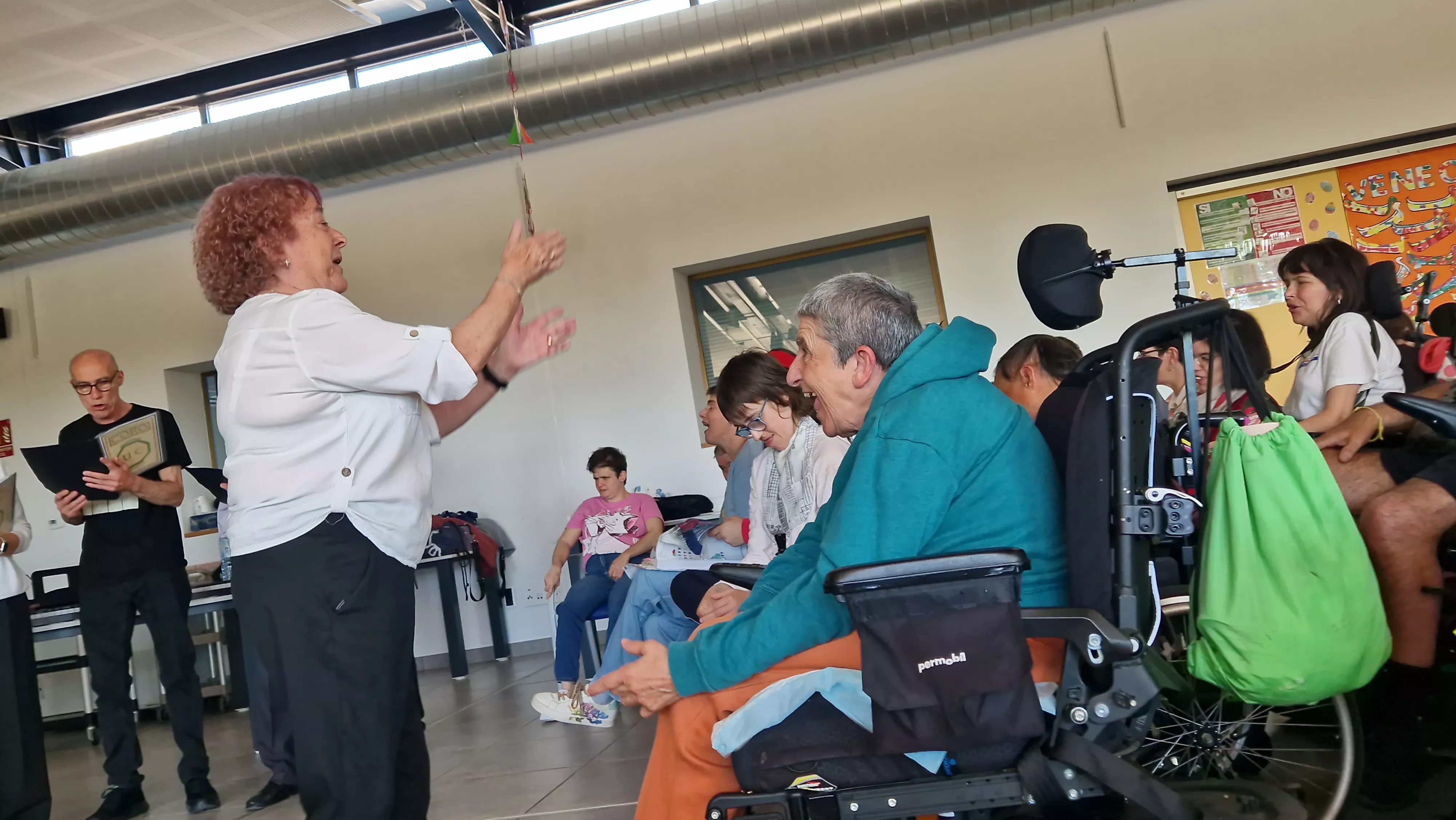 Actuación del Coro de la Universidad Ciudadana en Aspace Huesca. Foto Myriam Martínez