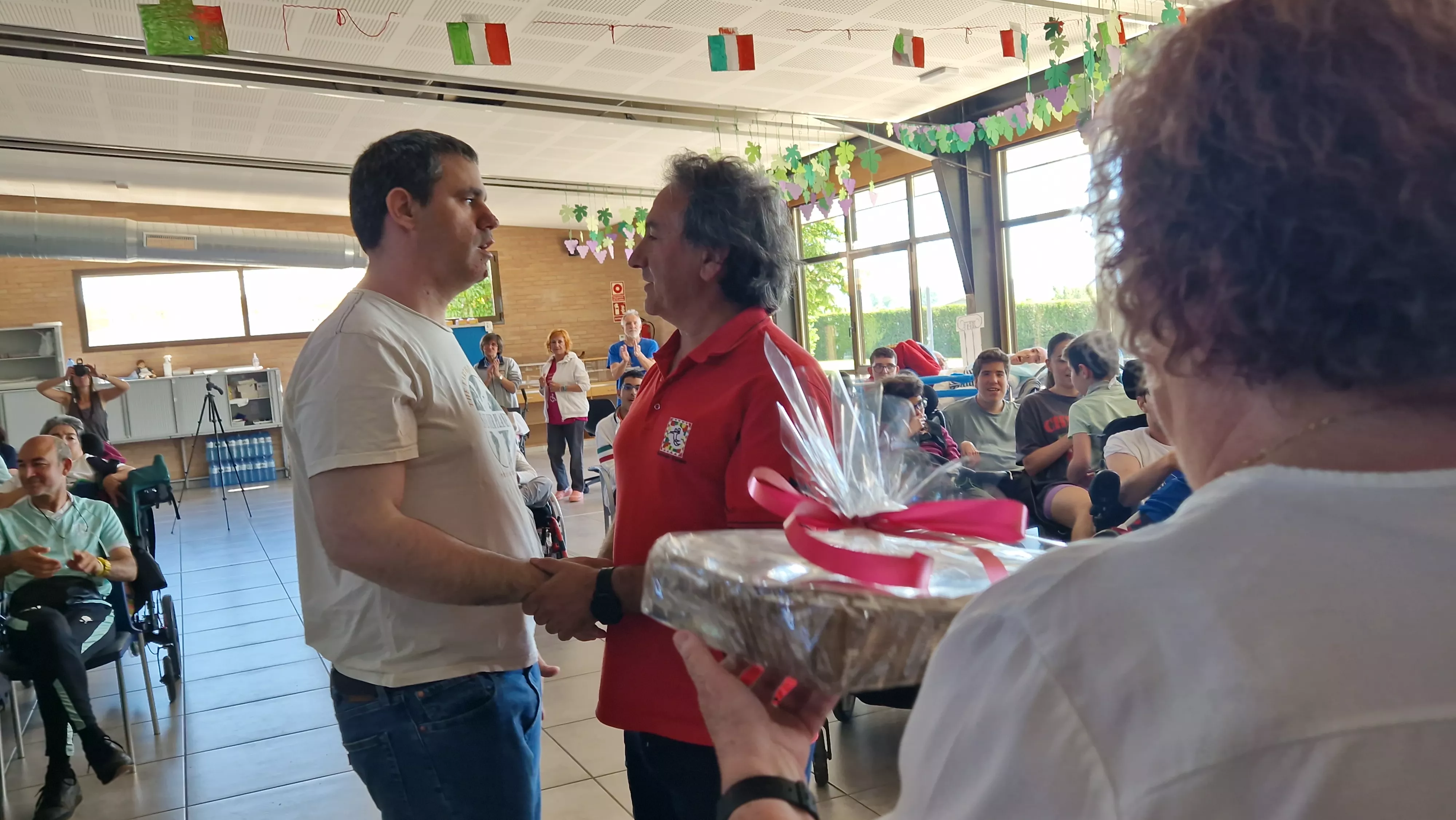 Actuación del Coro de la Universidad Ciudadana en Aspace Huesca. Foto Myriam Martínez