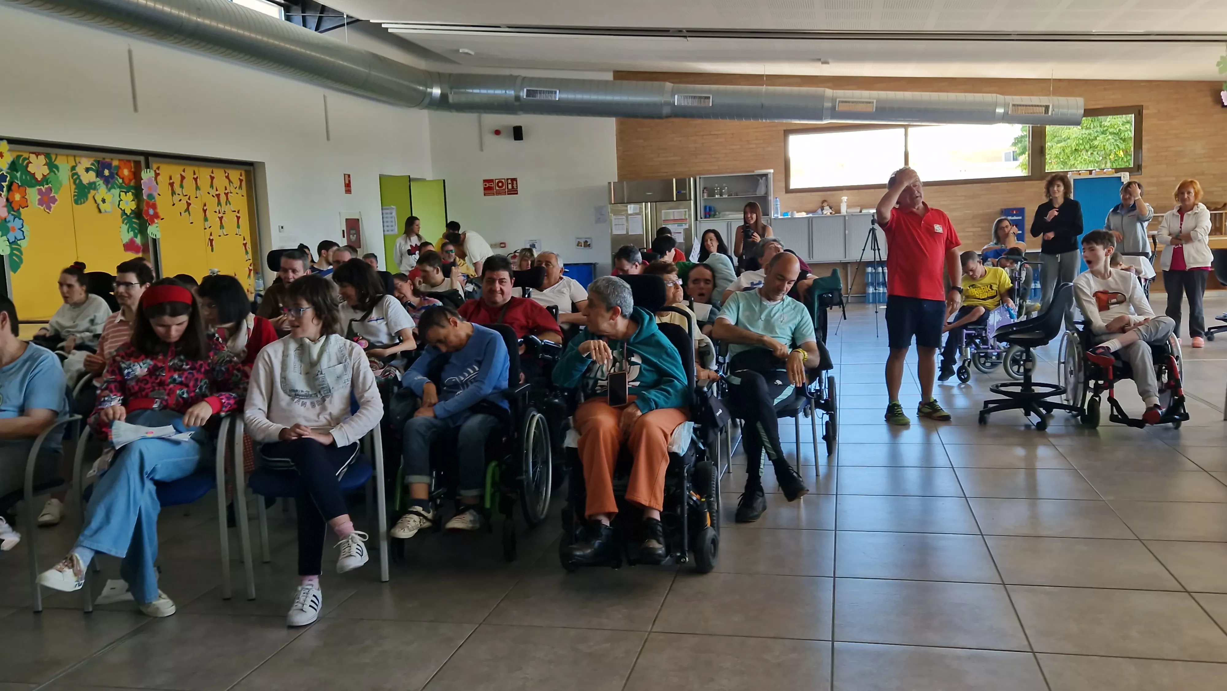 Actuación del Coro de la Universidad Ciudadana en Aspace Huesca. Foto Myriam Martínez