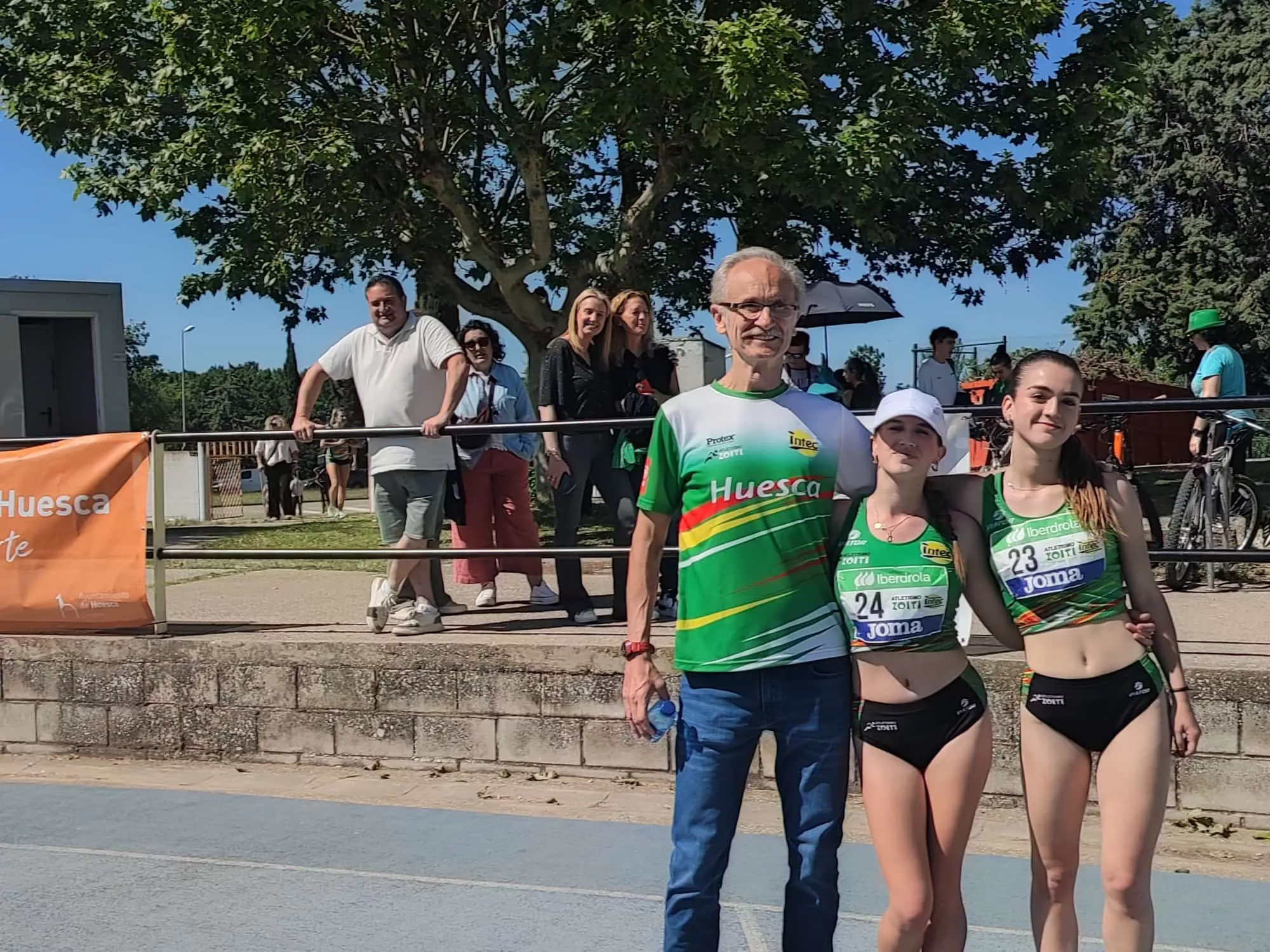 Segunda Jornada de Liga. Ángel Ruata con Sara Latorre y Greta Jarne