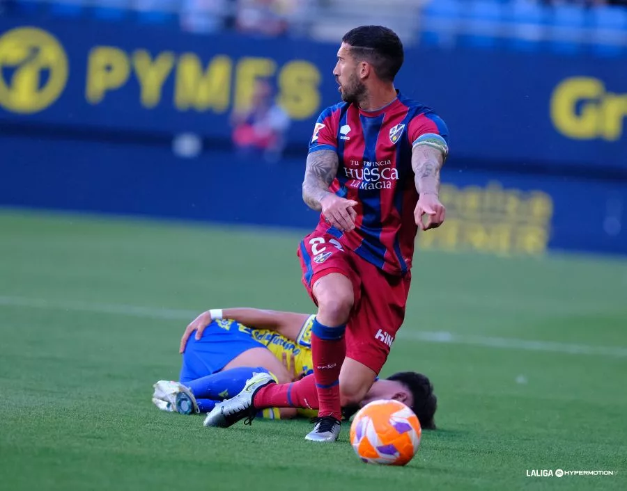 Óscar Sielva por los suelos.