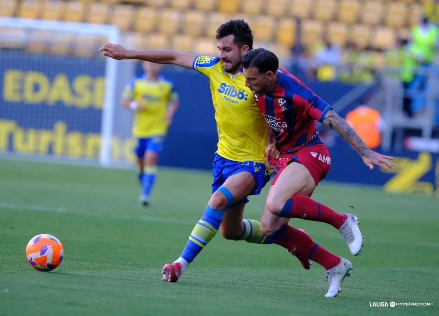Sergi Enrich, esta tarde en  Cádiz, una frustración pasajera para la SD Huesca