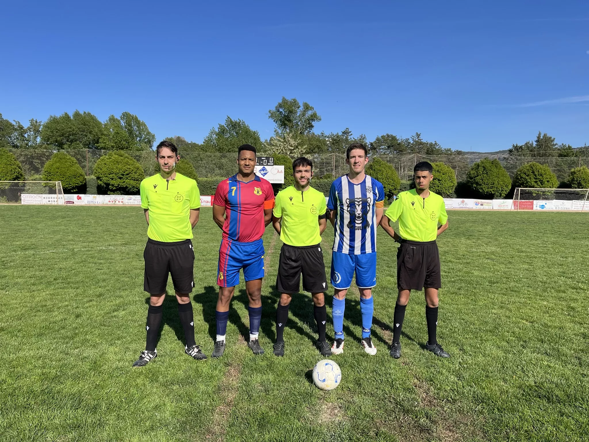 Imagen de archivo de un partido entre el Graus y el Boltaña. Los arrastres desde Preferente podrían causar numerosos descensos en 1ª Regional. Foto: Adri Mora