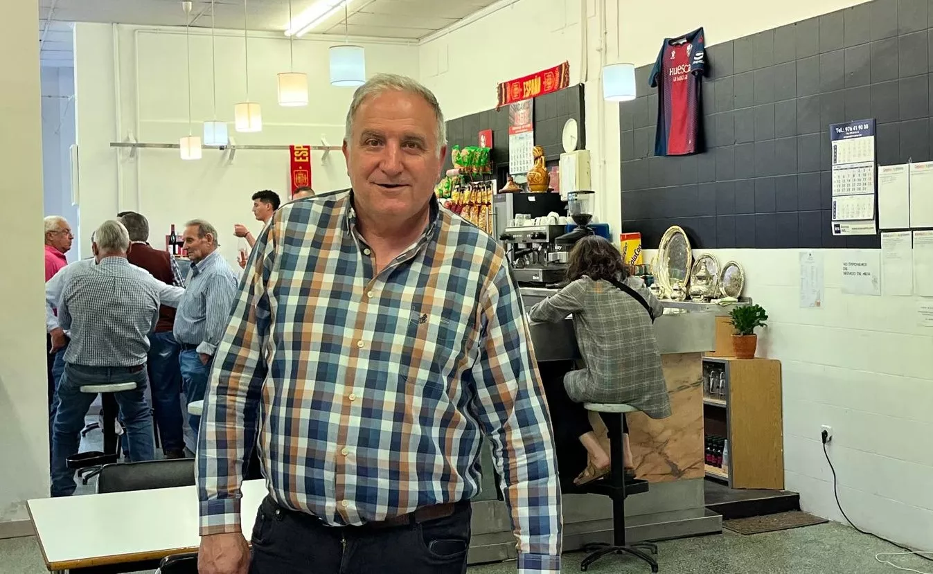 Alberto Solanes en la sede de la Asociación de Vecinos del Barrio de Santiago. Foto Mercedes Manterola