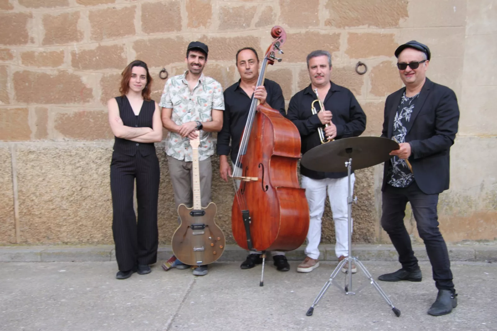 Celebración de Redoladas en Buñuales con Pixie Dixie. Foto Carlos Neofato