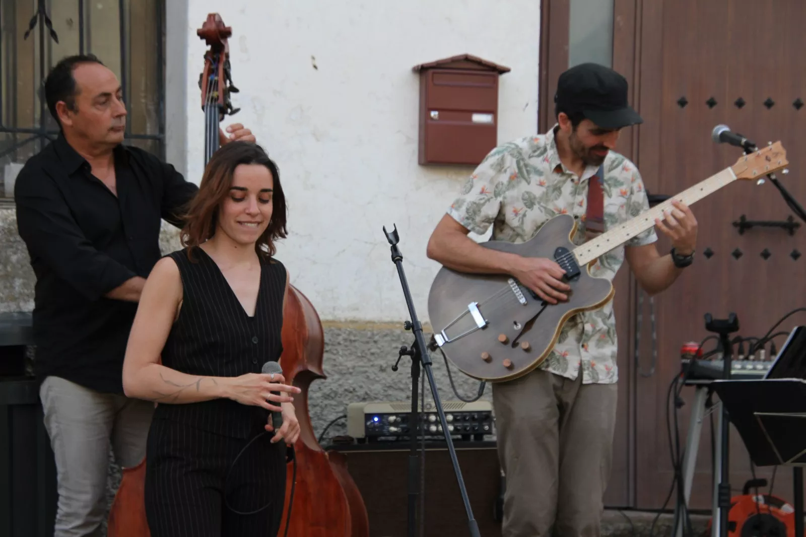 Celebración de Redoladas en Buñuales con Pixie Dixie. Foto Carlos Neofato