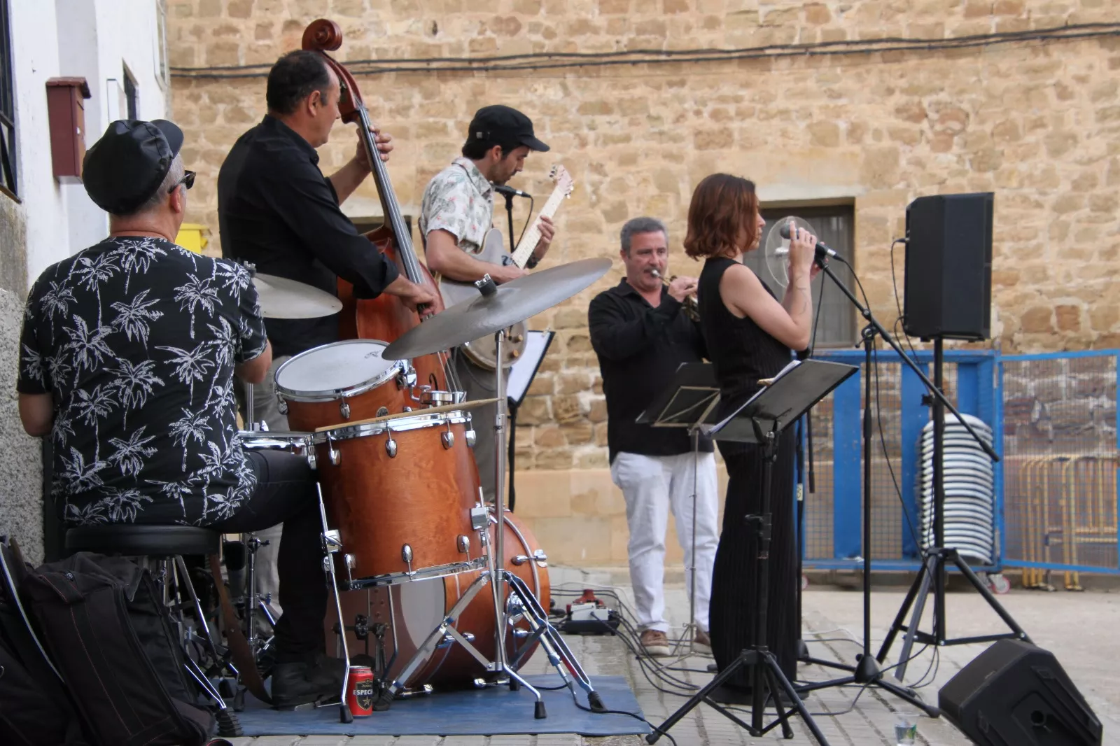 Celebración de Redoladas en Buñuales con Pixie Dixie. Foto Carlos Neofato