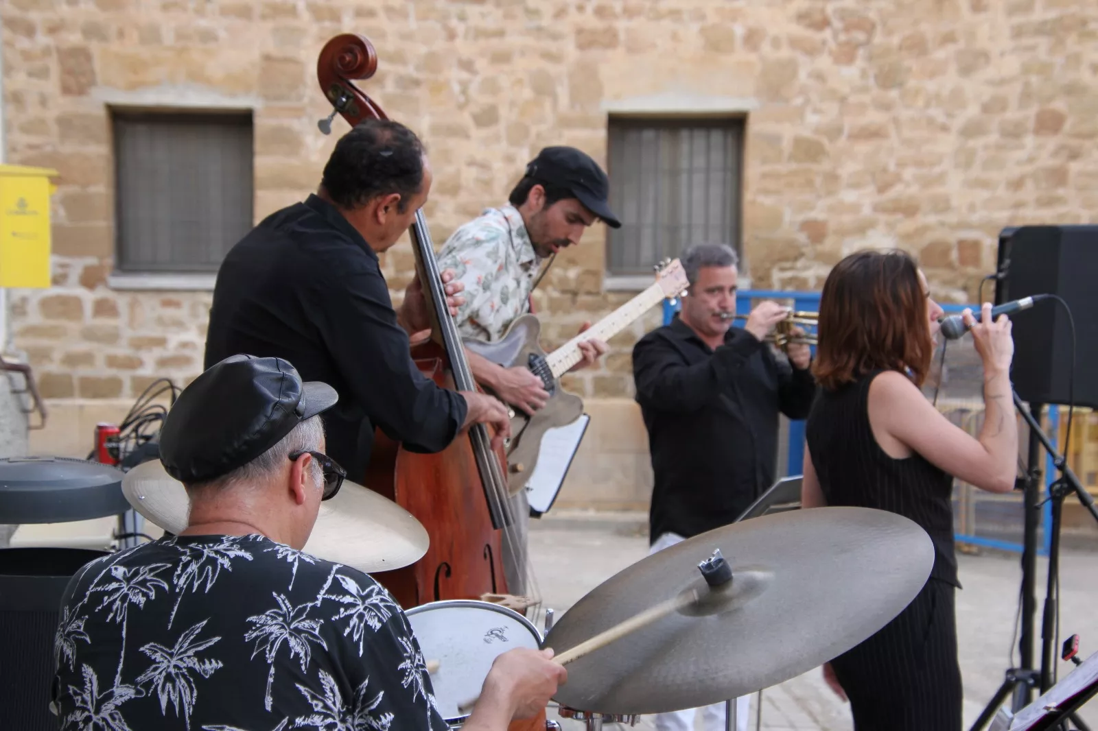 Celebración de Redoladas en Buñuales con Pixie Dixie. Foto Carlos Neofato