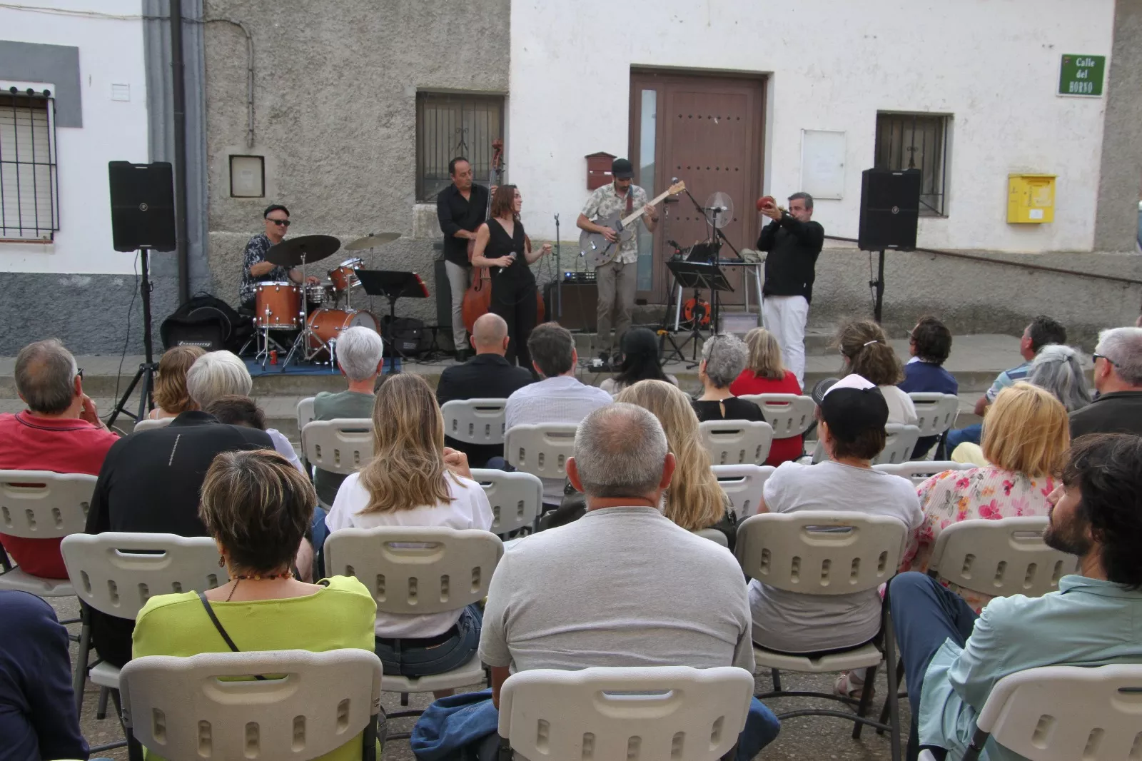 Celebración de Redoladas en Buñuales con Pixie Dixie. Foto Carlos Neofato