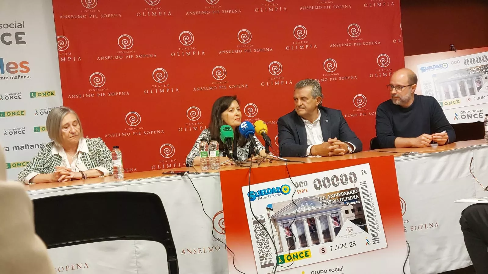 Pilar Calvo, Raquel Pérez, Manuel Pérez y Rubén Moreno en la presentación del cupón de la Once sobre el Olimpia
