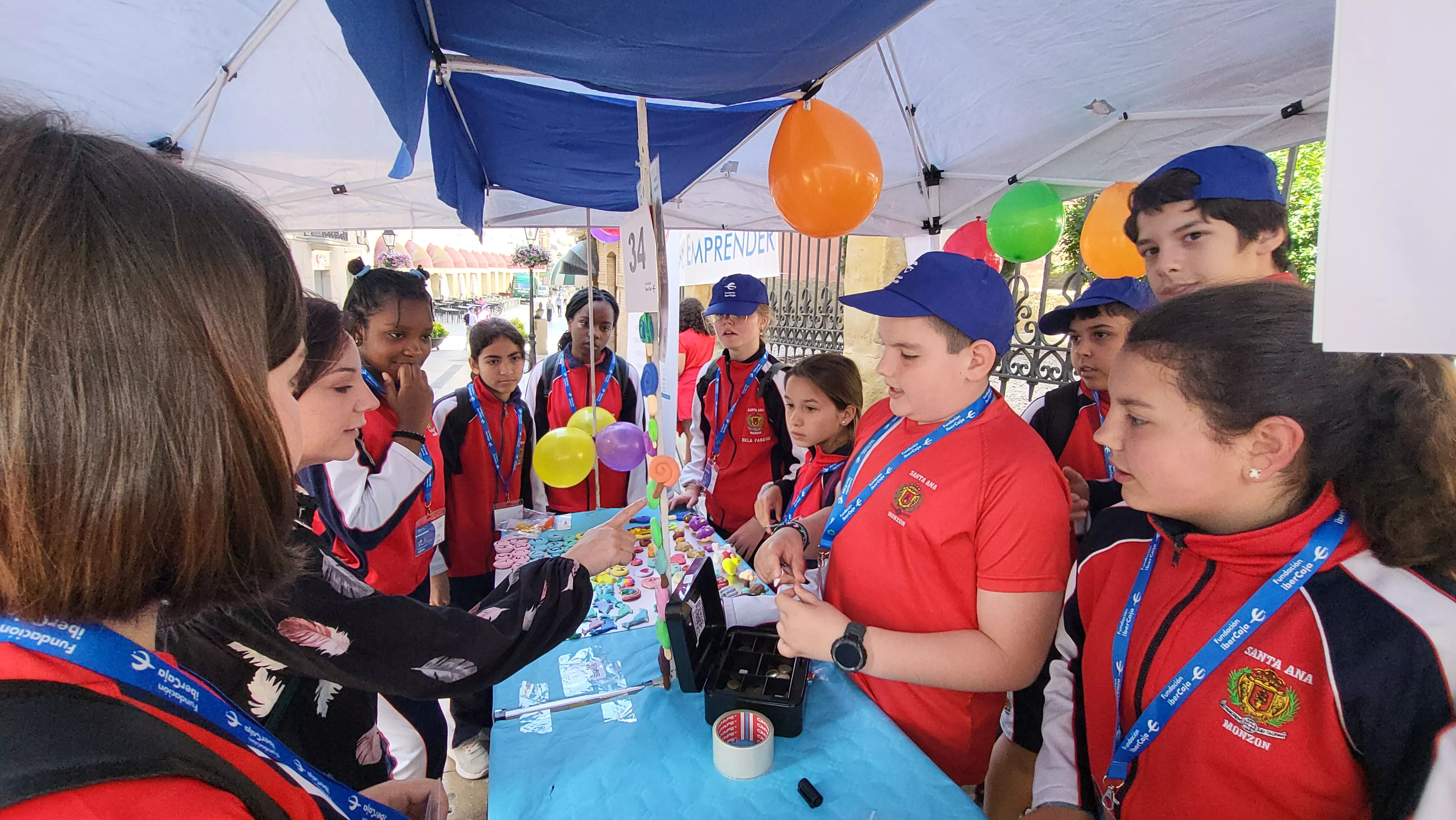 Mercado de Cooperativas Escolares en el centro Fundación Ibercaja. Foto Mercedes Manterola