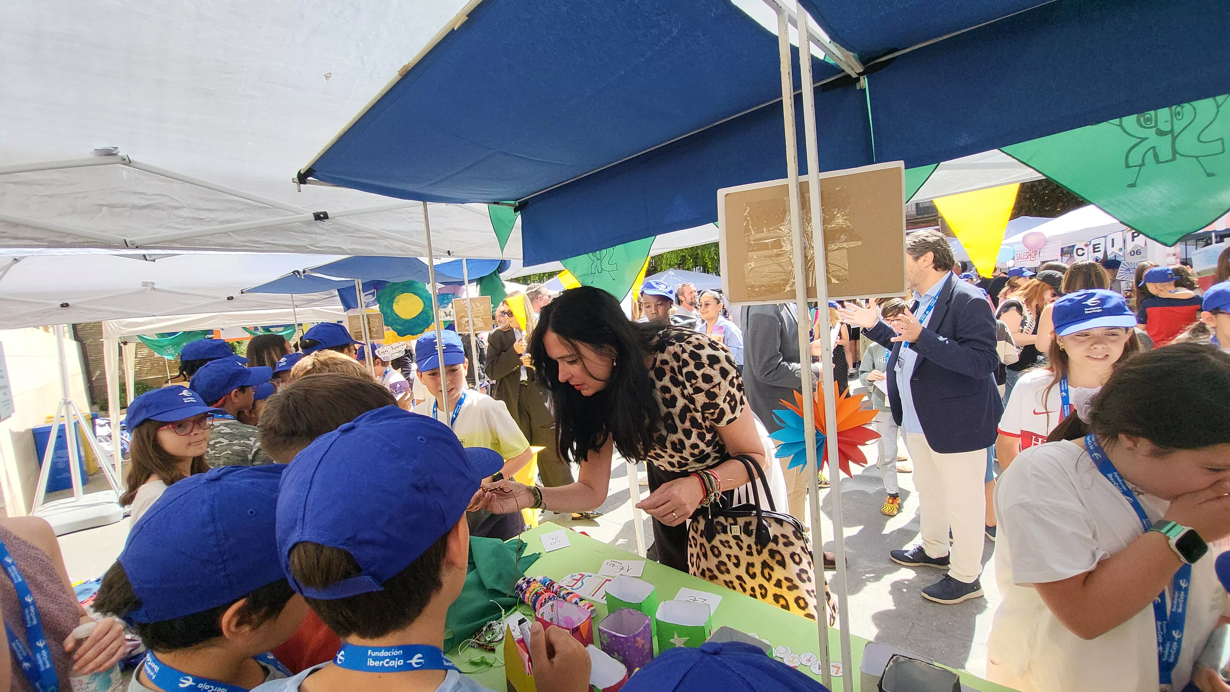 Mercado de Cooperativas Escolares en el centro Fundación Ibercaja. Foto Mercedes Manterola