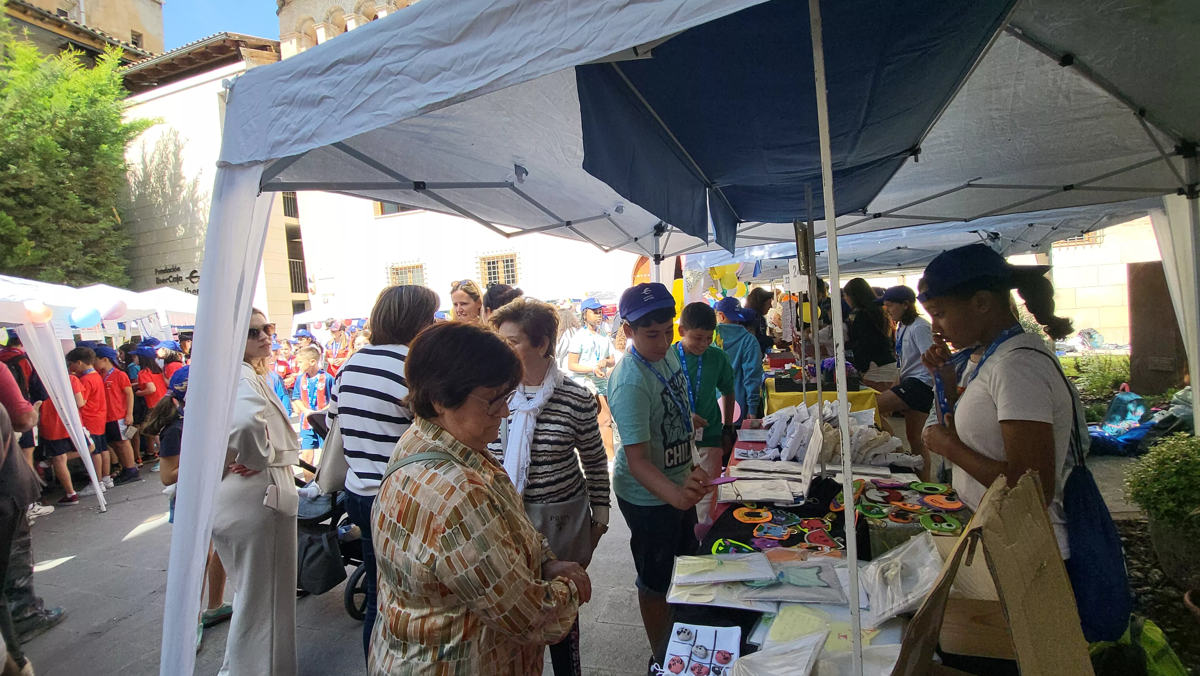 Mercado de Cooperativas Escolares en el centro Fundación Ibercaja. Foto Mercedes Manterola