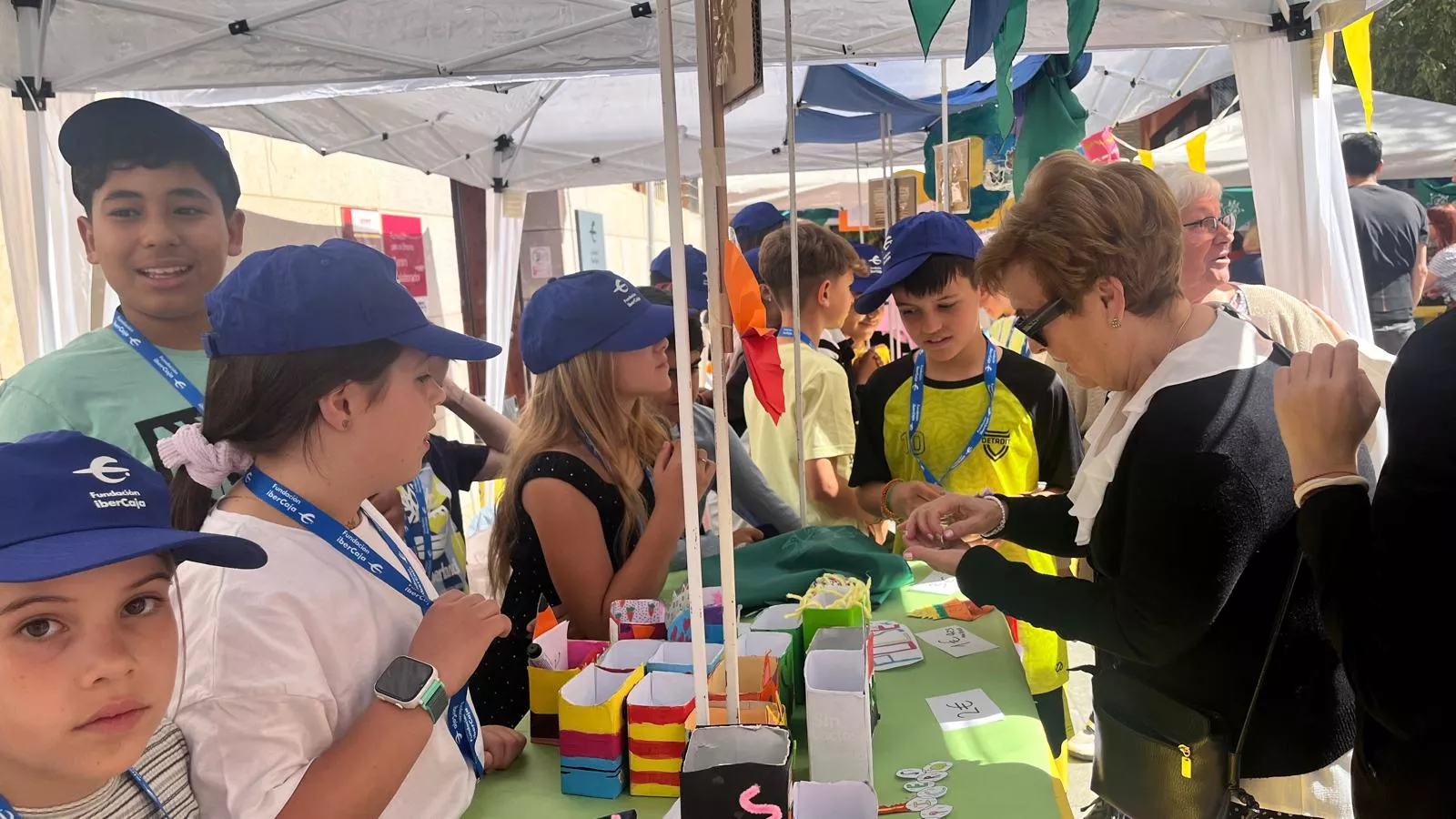 Mercado de Cooperativas Escolares en el centro Fundación Ibercaja. Foto Mercedes Manterola