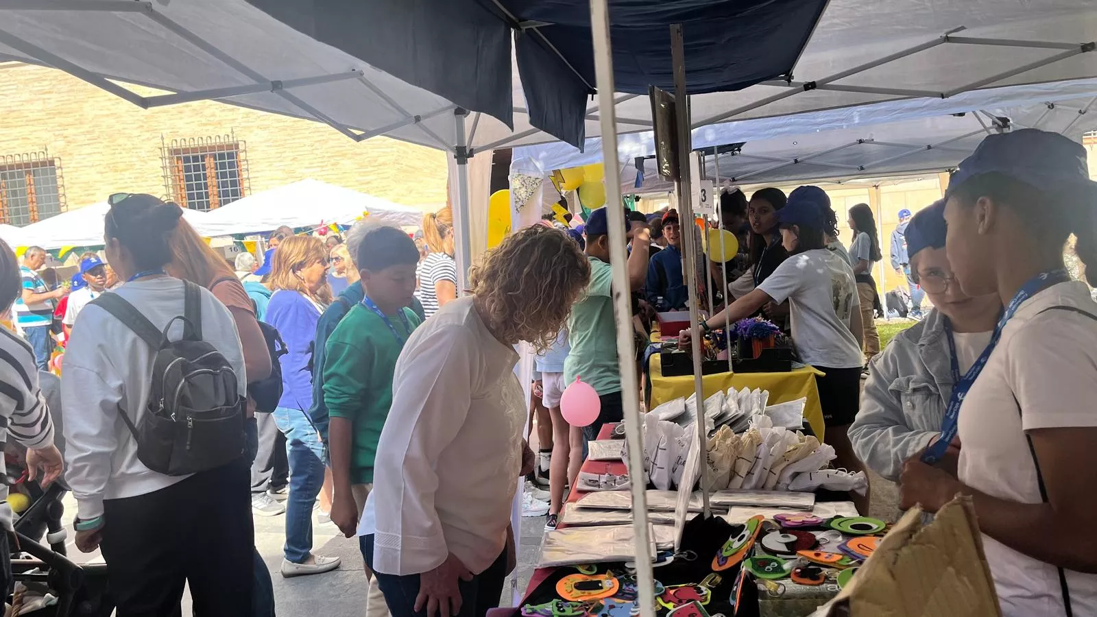 Mercado de Cooperativas Escolares en el centro Fundación Ibercaja. Foto Mercedes Manterola