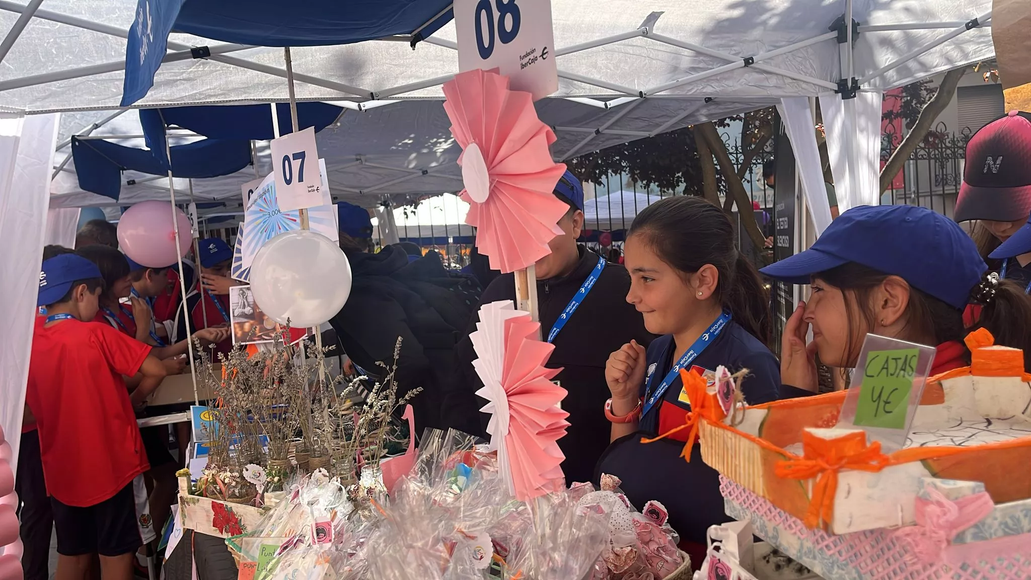Mercado de Cooperativas Escolares en el centro Fundación Ibercaja. Foto Mercedes Manterola